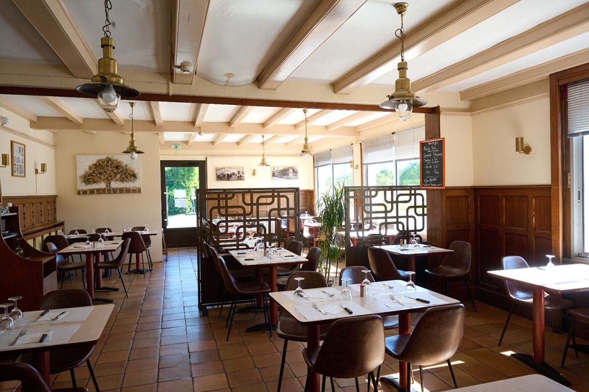 PONTCHATEAU Immeuble 28 pièce(s) 732 m2 , 1Ha 3