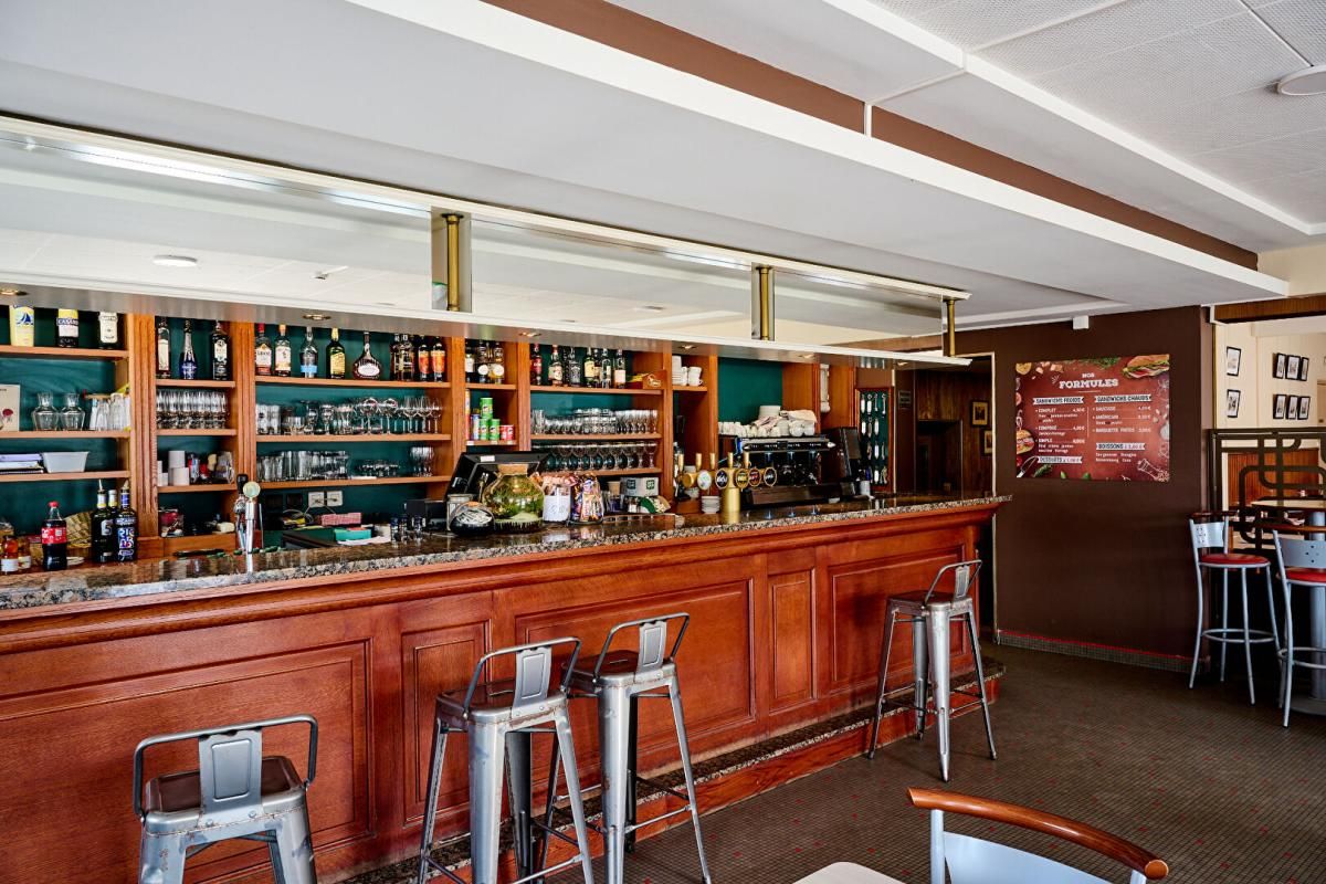 PONTCHATEAU Immeuble 28 pièce(s) 732 m2 , 1Ha 4