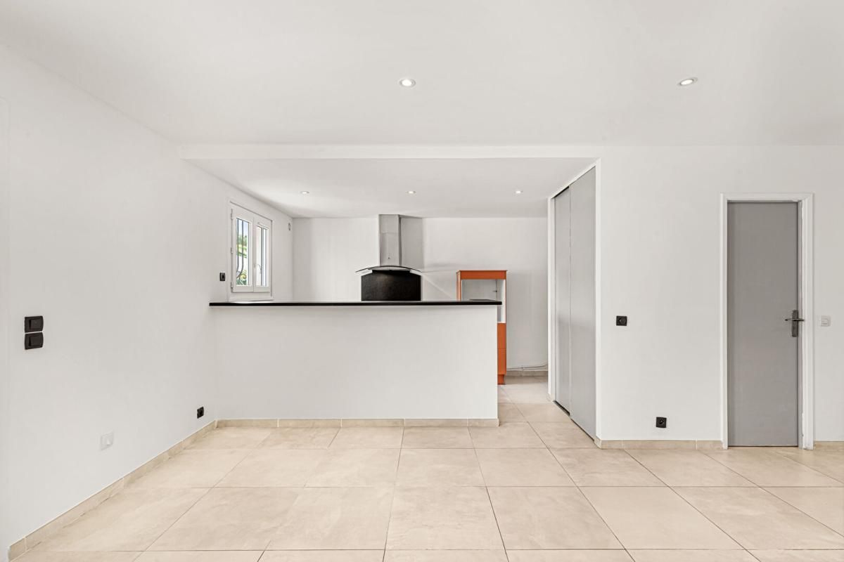 PEYMEINADE Appartement rénové de plain-pied 3 pièces au coeur du village de Peymeinade 3