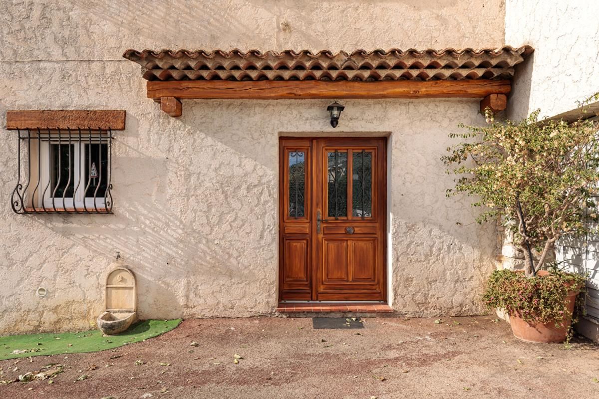 PEYMEINADE Appartement rénové de plain-pied 3 pièces au coeur du village de Peymeinade 2