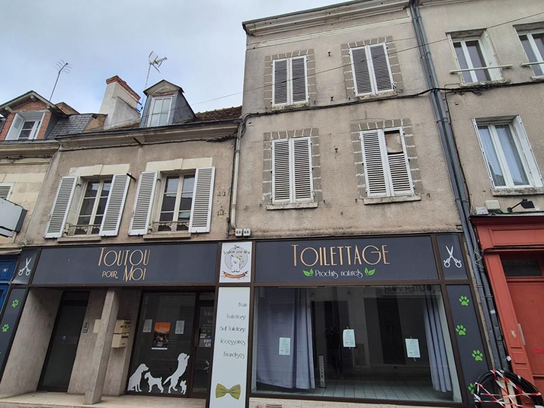 Ensemble immobilier 250 m² - Local commercial et deux logements - Hyper centre de Romorantin