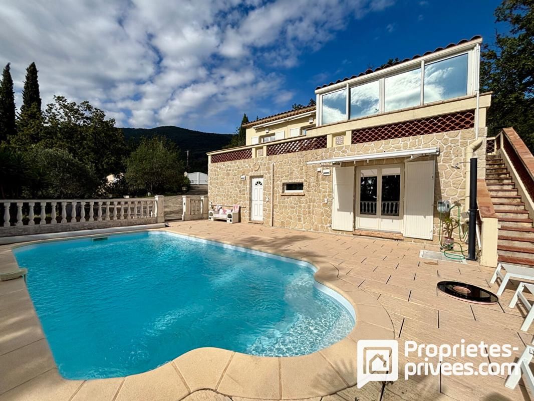 Maison de 4 pièces avec piscine et garage