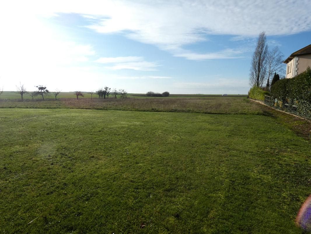 BUEIL Terrain 2840 m2 1
