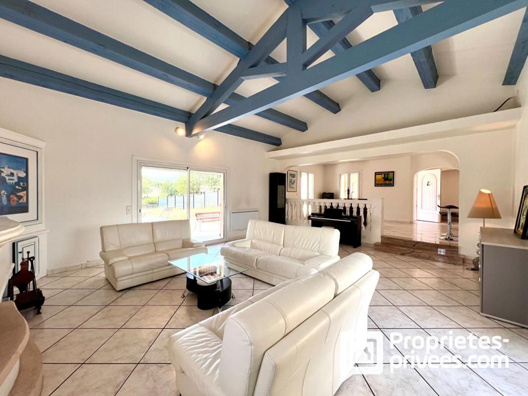 CALLIAN Maison 7 pièces avec appartement T2 en option : confort et potentiel réunis 4