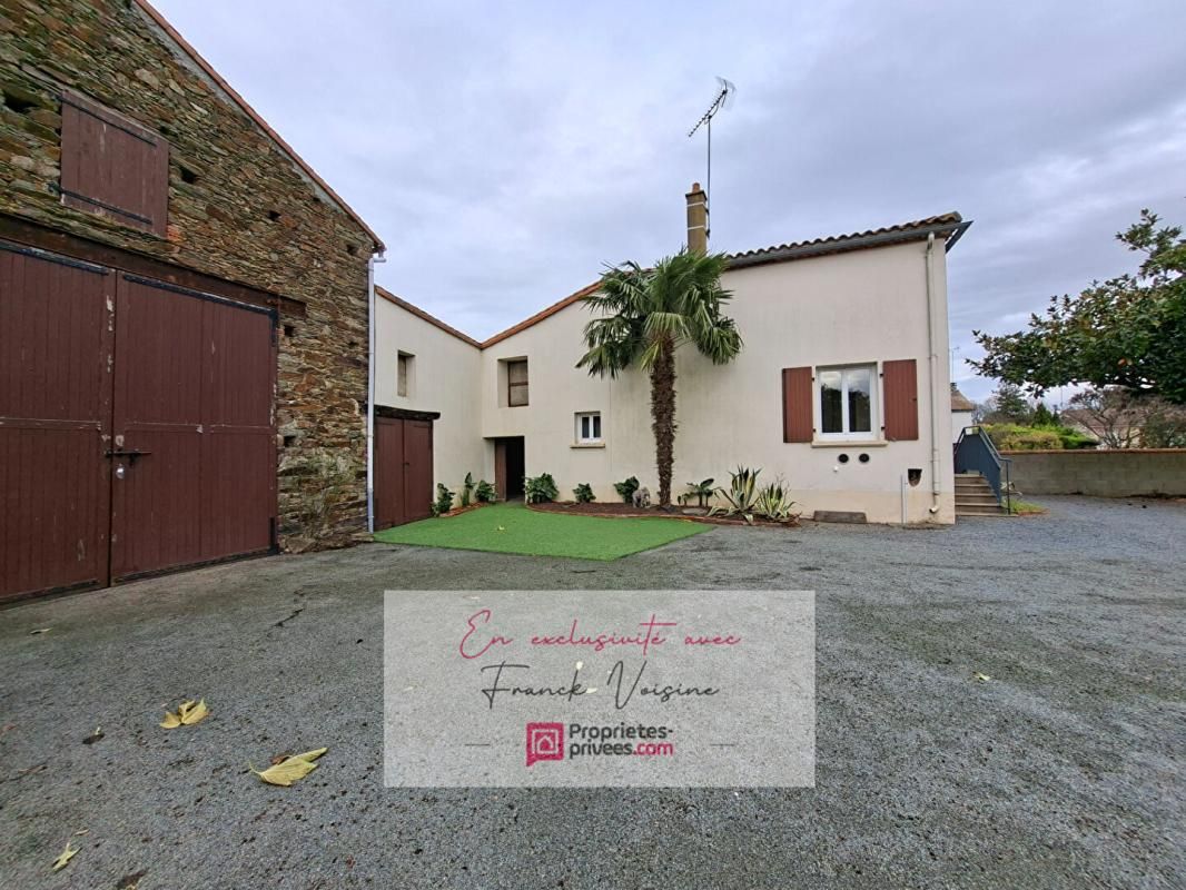 MOUCHAMPS A Vendre en EXCLUSIVITE à Mouchamps Centre - Maison de 31 m2 avec 1 chambre et 1 grange à réhabiliter sur une parcelle de 832 m2 env 3