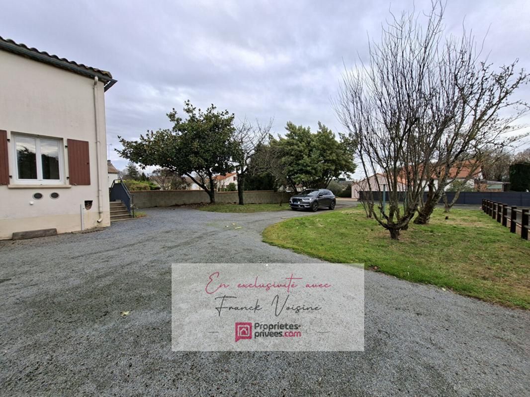 MOUCHAMPS A Vendre en EXCLUSIVITE à Mouchamps Centre - Maison de 31 m2 avec 1 chambre et 1 grange à réhabiliter sur une parcelle de 832 m2 env 4