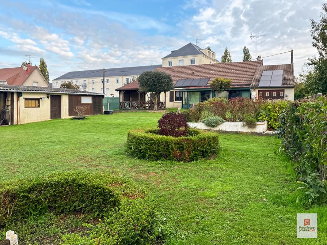 LA FLECHE Maison La Fleche 6 pièce(s) 141 m2 2