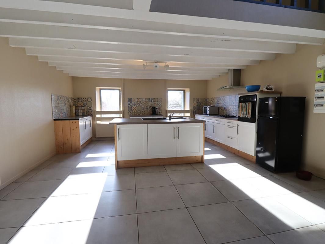 COURPIERE Corps de ferme 6 pièce(s) 350 m2 environ + terrain 27ha avec sources + dépendances 4