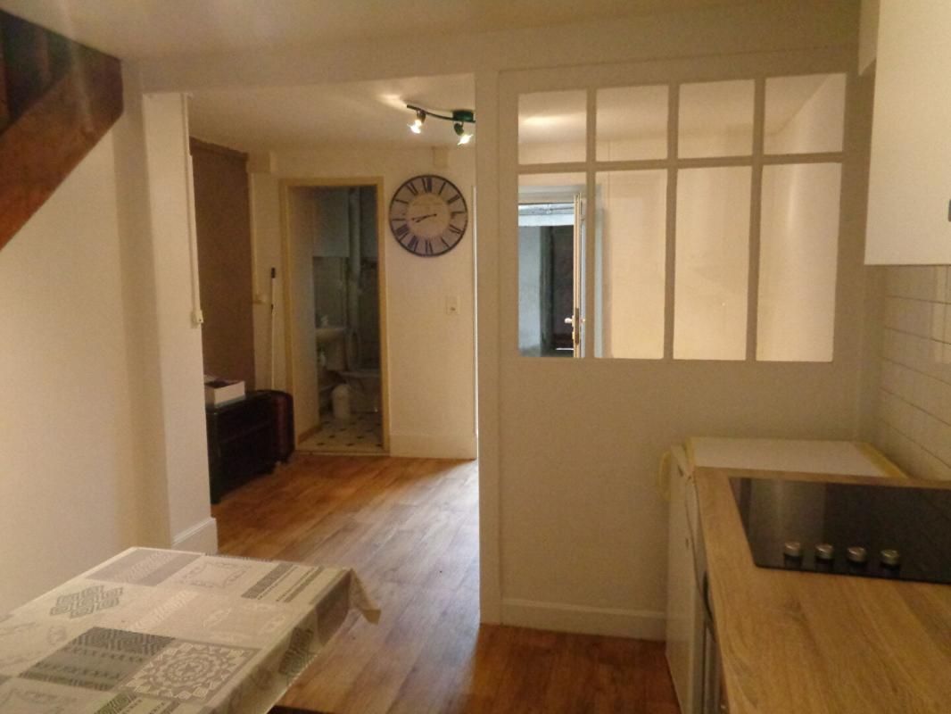 LANGEAC Langeac(43), maison de ville de 60 m2 habitables, 2 chambres 1