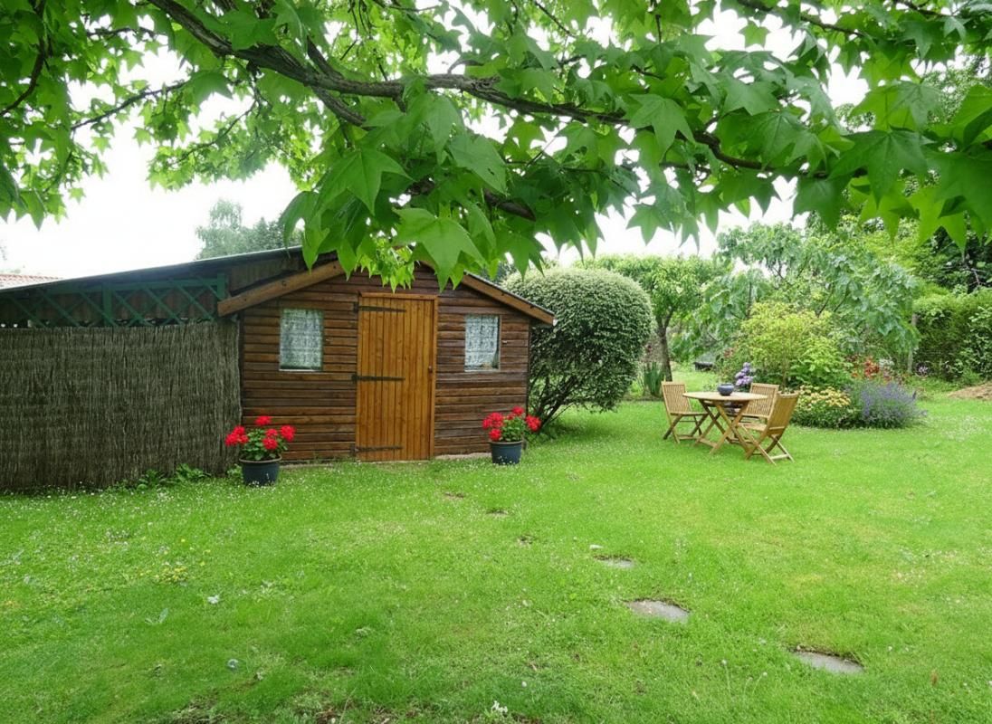 ROUFFIGNAC-SAINT-CERNIN-DE-REILHAC ROUFFIGNAC: Maison quartier résidentiel, au calme. 4 chambres. Garage et abri de jardin. Jardin clos1245m2 4