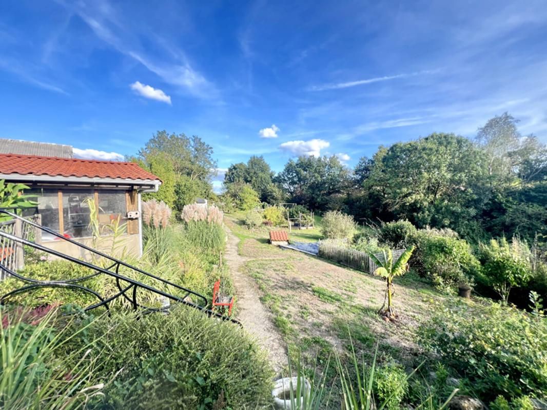 MONTFAUCON-MONTIGNE Maison Montfaucon Montigne 5 pièce(s) 124 m2 2