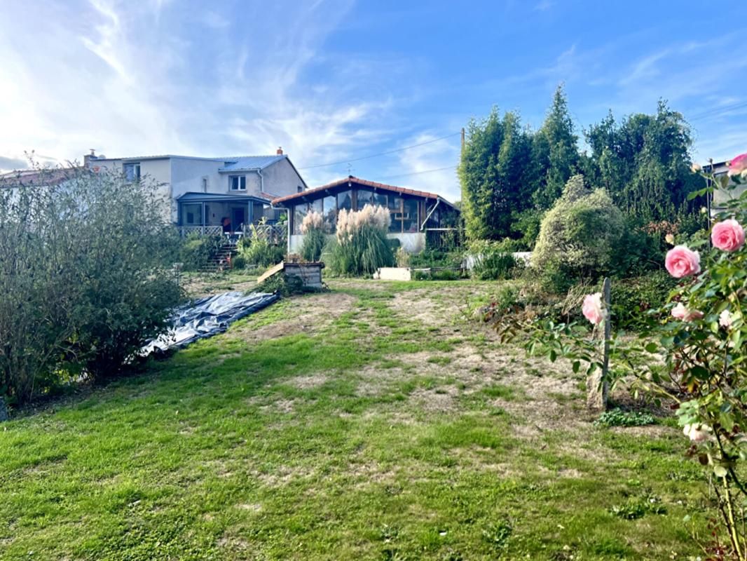 MONTFAUCON-MONTIGNE Maison Montfaucon Montigne 5 pièce(s) 124 m2 3