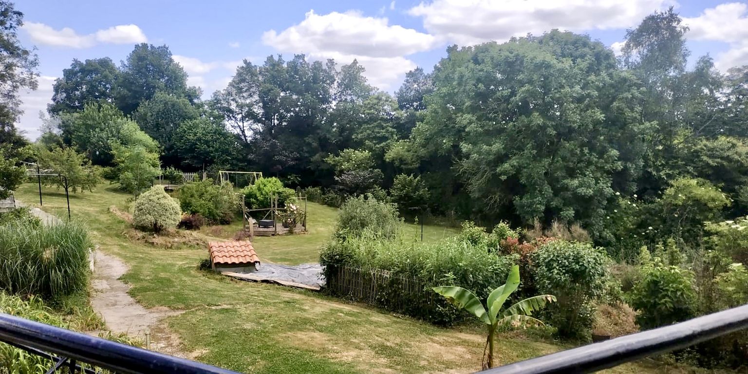 MONTFAUCON-MONTIGNE Maison Montfaucon Montigne 5 pièce(s) 124 m2 4