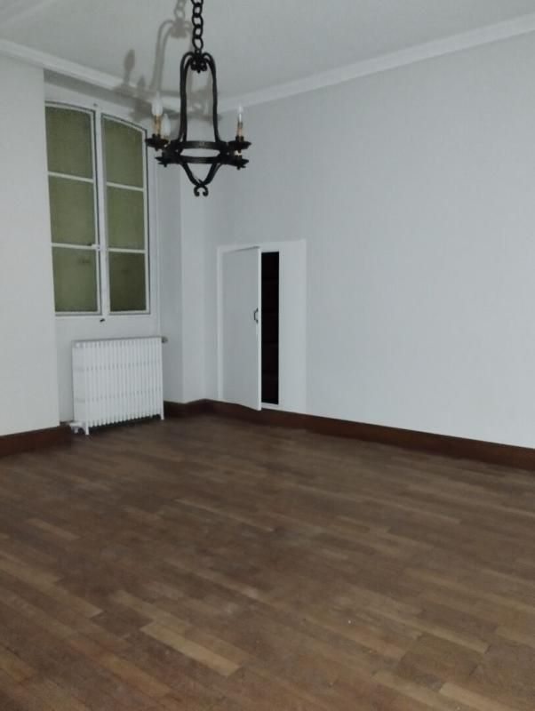 CHATEAUDUN Hotel particulier Chateaudun 14 pièce(s) 420 m2 4