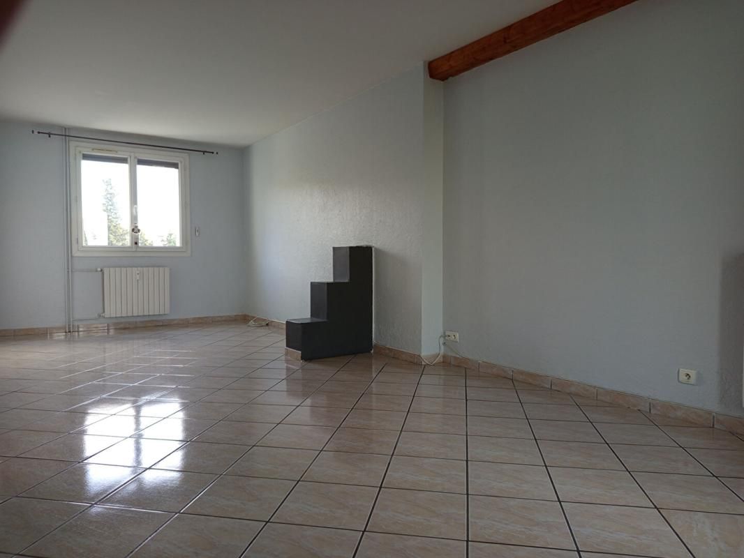 Appartement Etat neuf 71m², 2 chambres, Balcon fermé à Donzère 130 000HAI