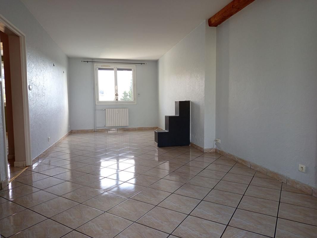 DONZERE Appartement Etat neuf 71m², 2 chambres, Balcon fermé à Donzère 130 000HAI 2