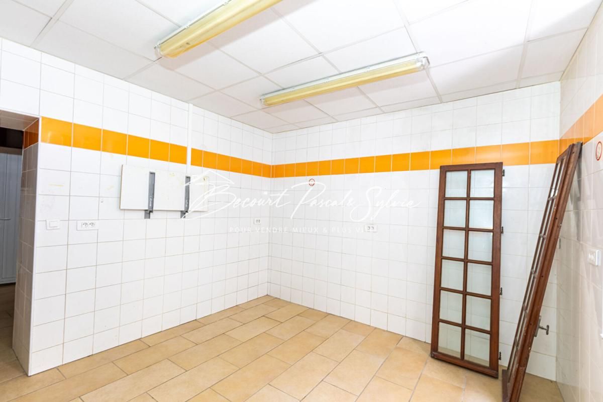 APT Immeuble de rapport  de 313 m2 avec commerce à Apt (84) 4