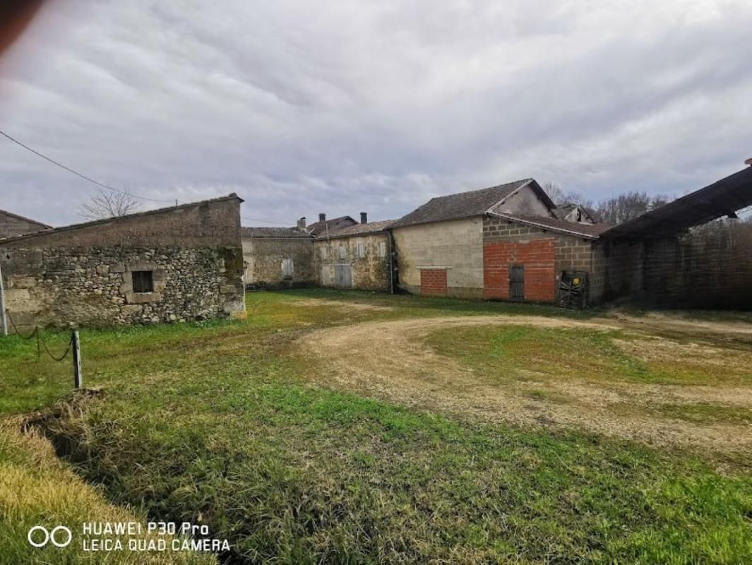 VILLEGOUGE VILLEGOUGE - Entrepôt et habitation 1