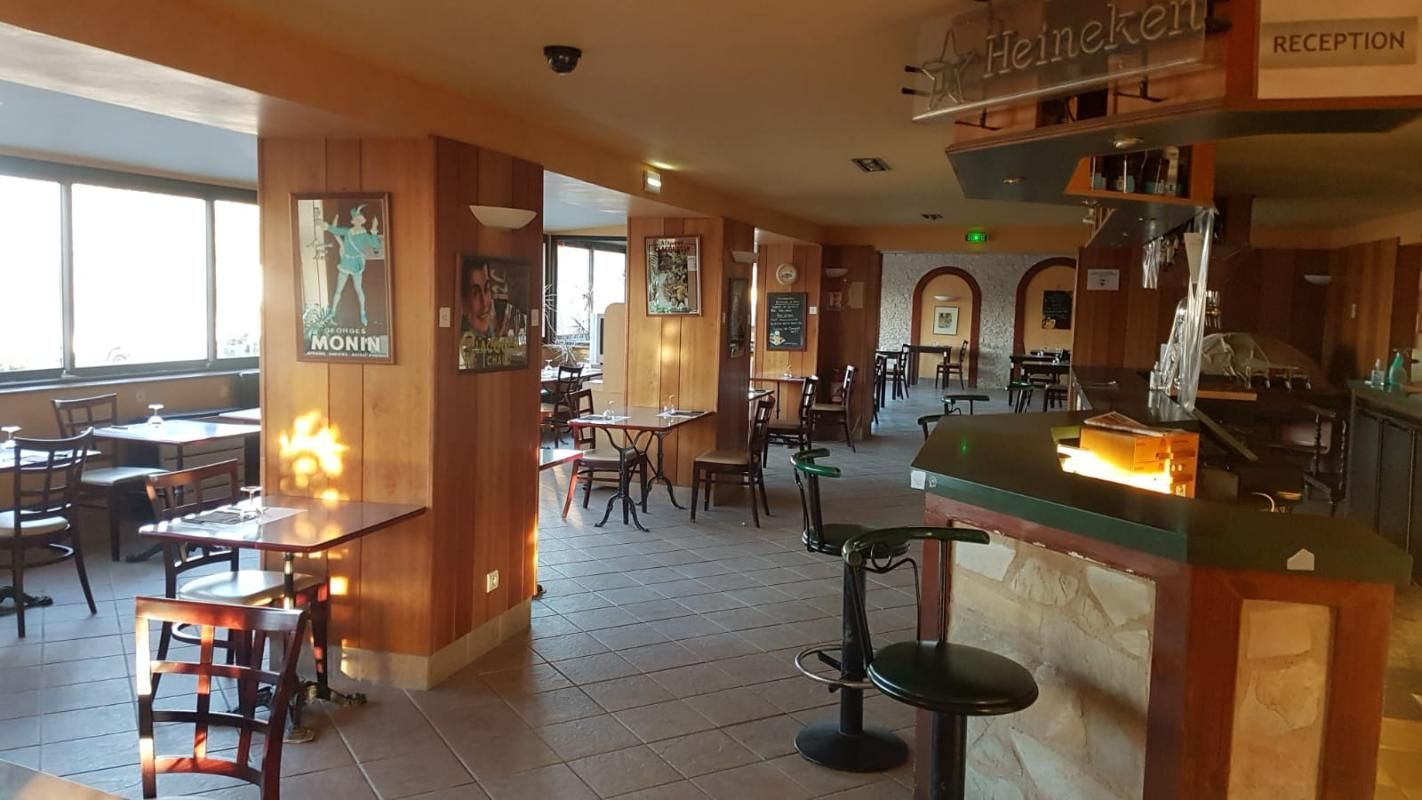 AXE CHATEAUROUX LIMOGES - MURS COMMERCIAUX HOTEL BAR RESTAURANT avec LOGEMENT