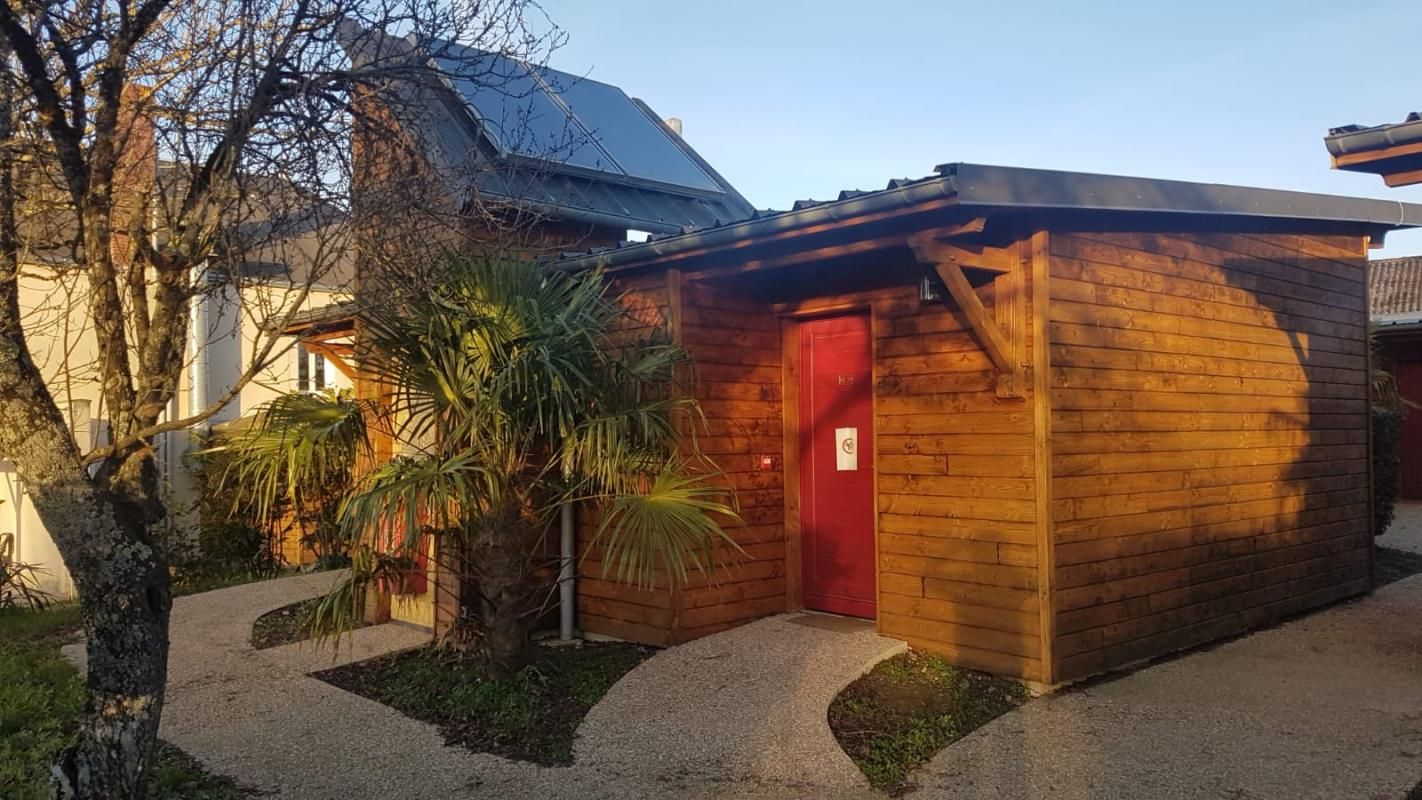 CHATEAUROUX AXE CHATEAUROUX LIMOGES - MURS COMMERCIAUX HOTEL BAR RESTAURANT avec LOGEMENT 4