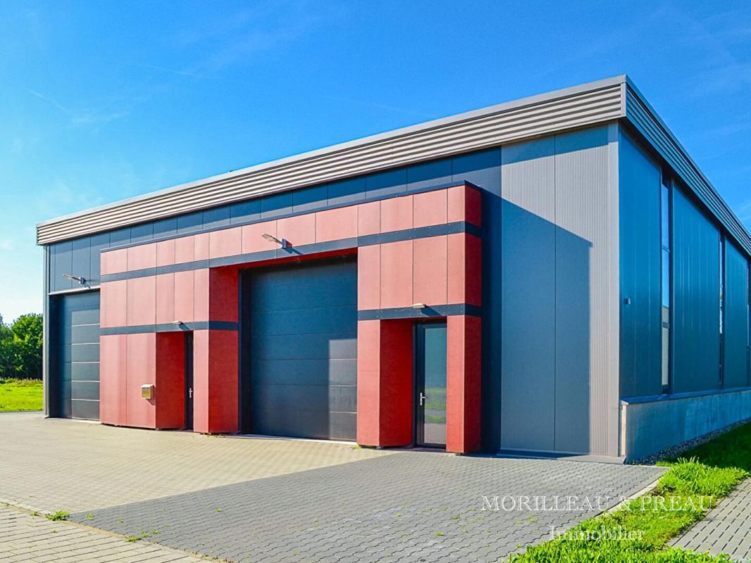 SAINT MARS DE COUTAIS - LOCAL D'ACTIVITES / BUREAUX / ENTREPÔT (364 m²)