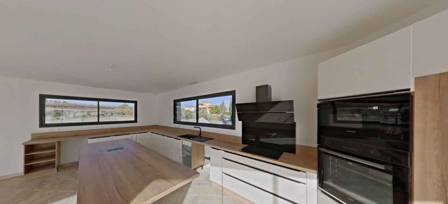 MONTREAL Villa de standing avec piscine et double garage vue imprenable 2