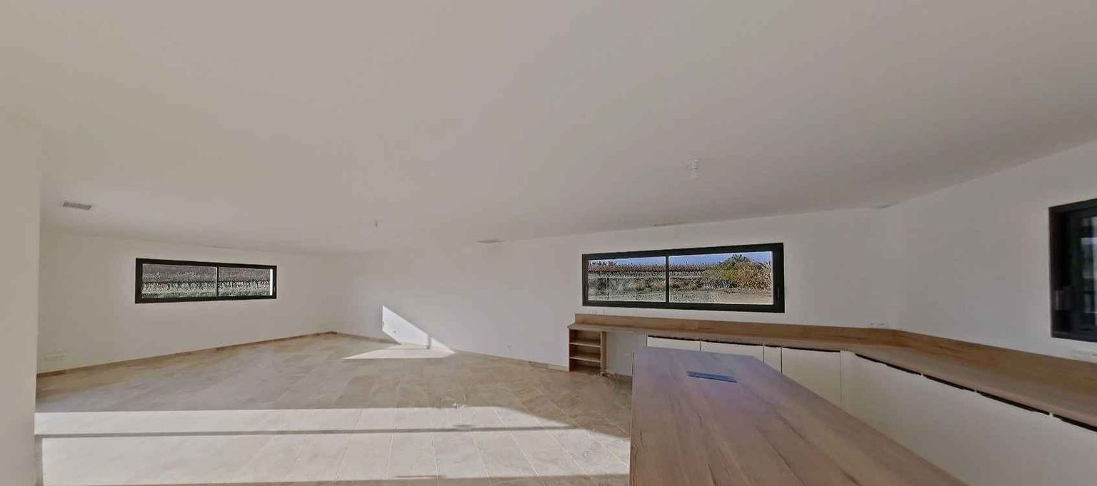 MONTREAL Villa de standing avec piscine et double garage vue imprenable 3