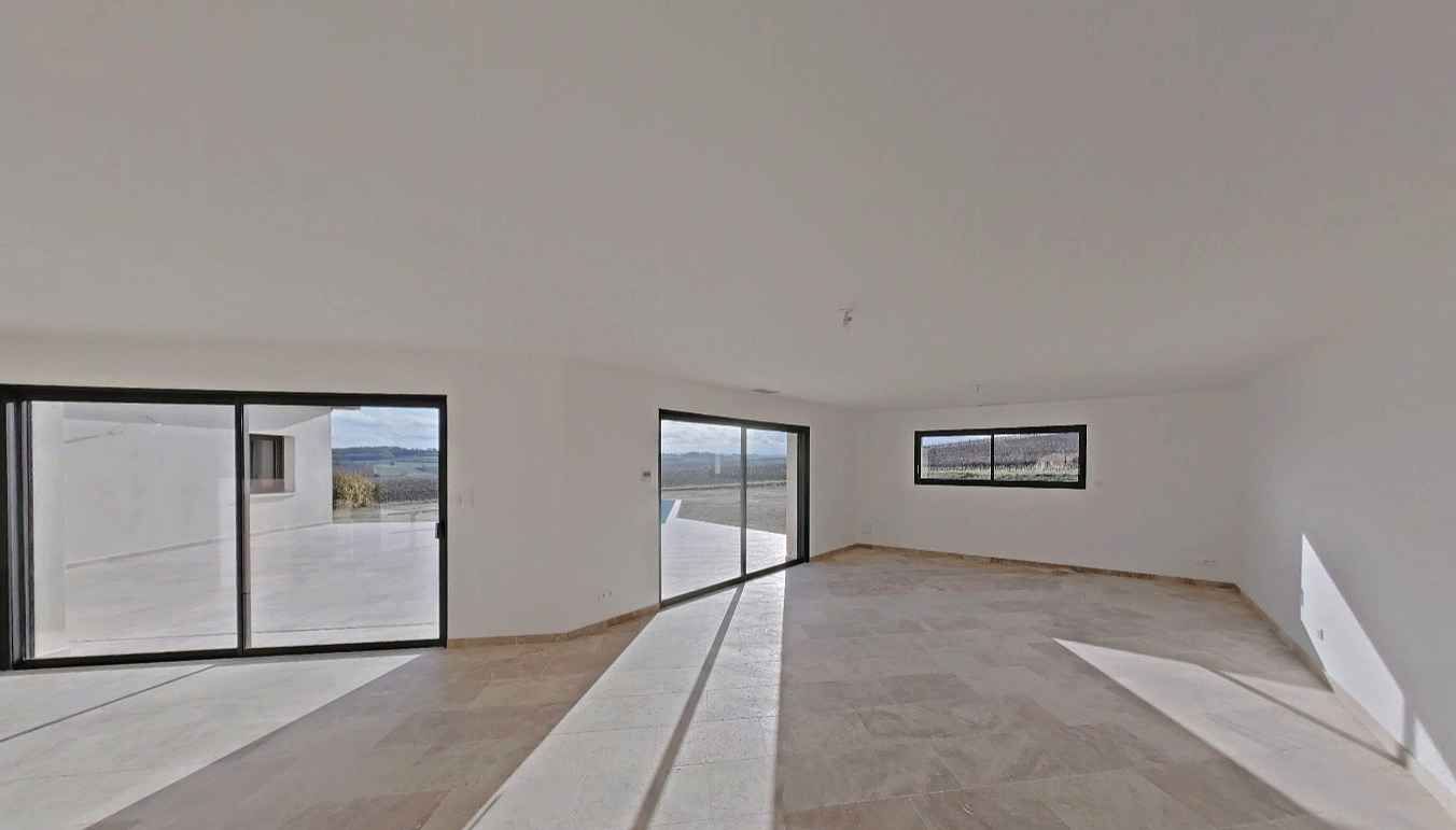 MONTREAL Villa de standing avec piscine et double garage vue imprenable 4