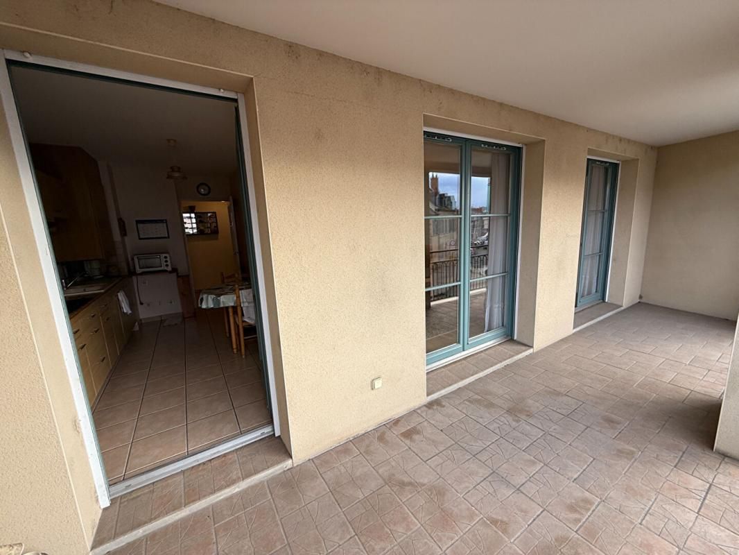 MOULINS Appartement + cave + garage centre Moulins 2