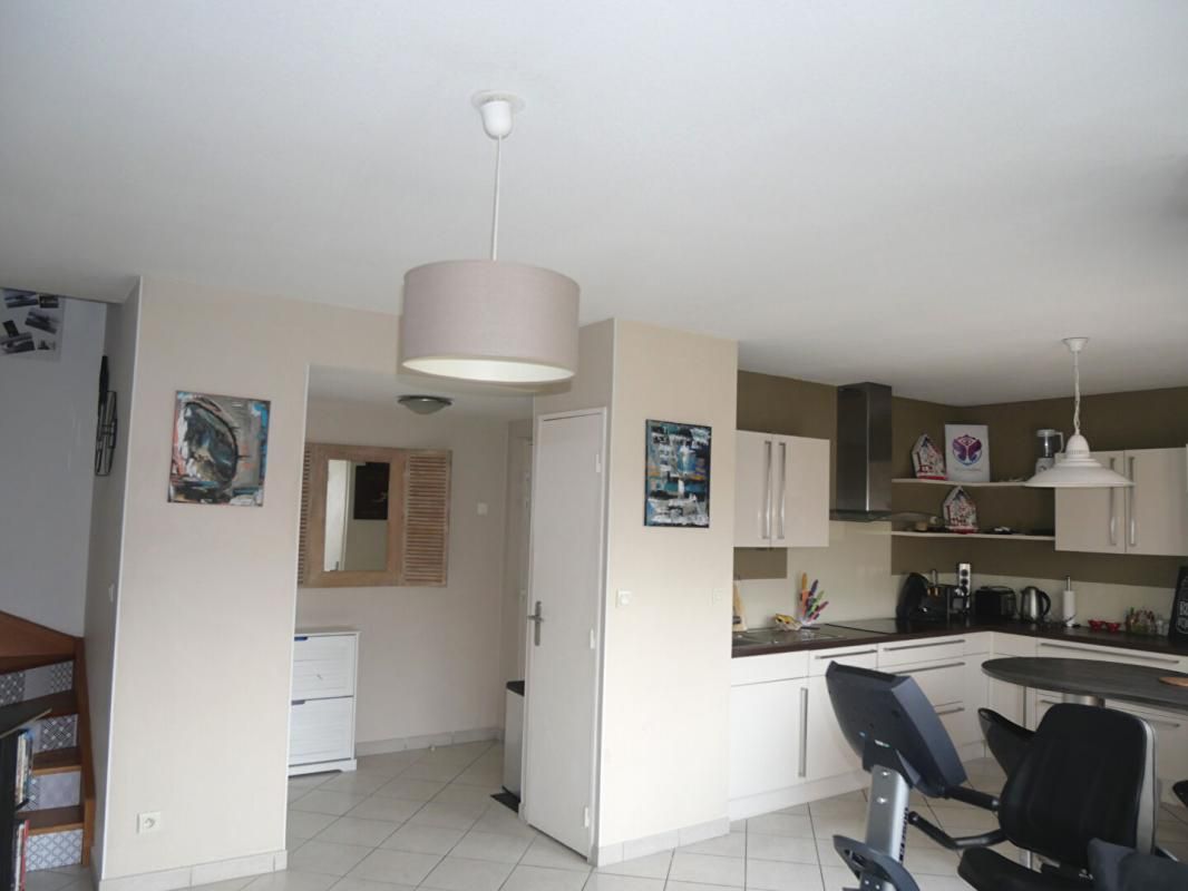 MEYZIEU DUPLEX T4 TERRASSE GARAGE ET PARKING PRIVATIF 3