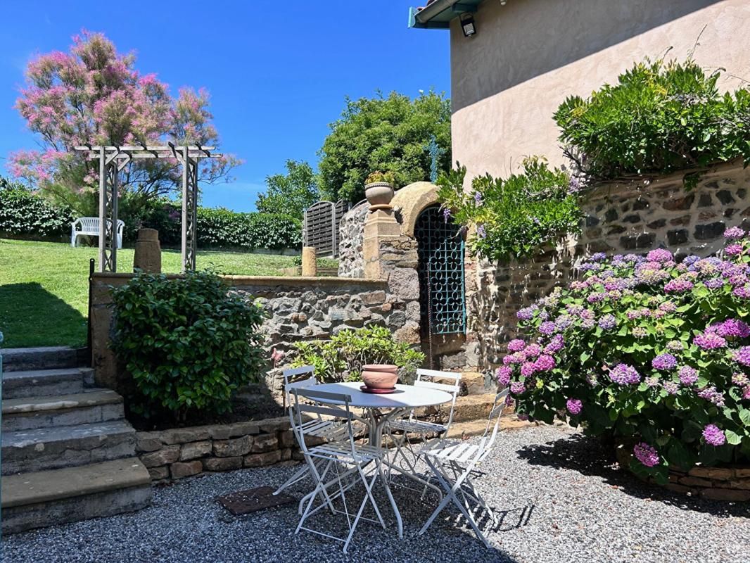 BESSENAY Maison de caractère Bessenay 6 pièce(s) 4