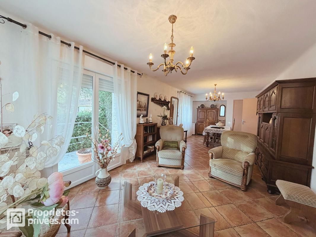 BAGNOLS-SUR-CEZE Villa de plain-pied avec garage et grand jardin à Bagnols Sur Cèze 3