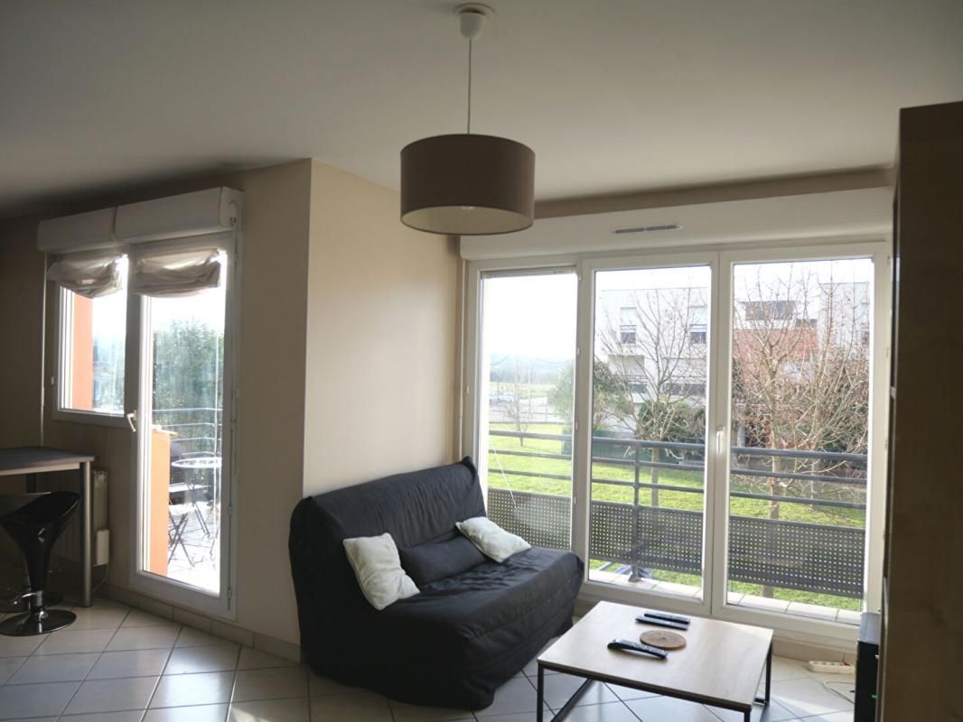 MEYZIEU T4 DUPLEX TERRASSE ET PARKING PRIVATIF 3