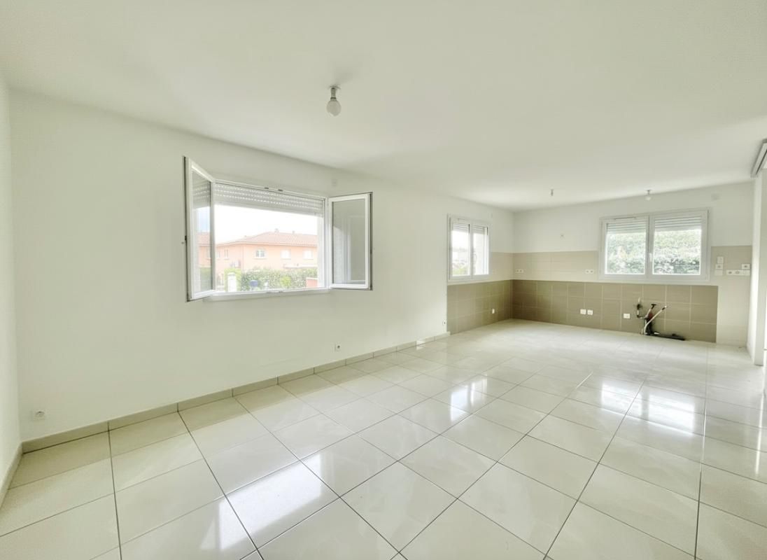 GEX Immeuble de locaux professionnels ? Opportunité investisseur & professionnel ? Gex 2