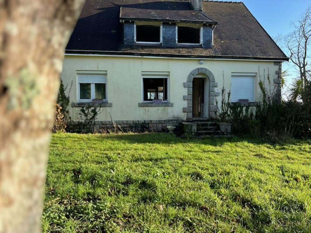 Maison de caractère à rénover -130m² Grand terrain Plomelin
