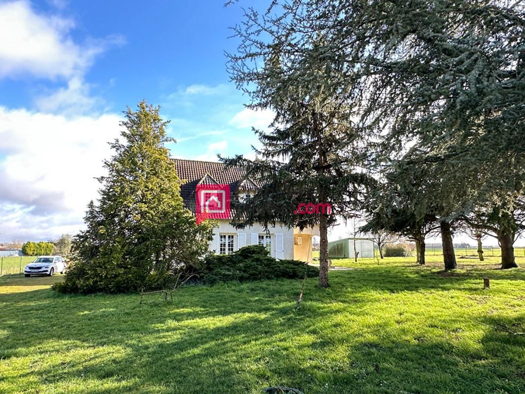 CHINON Maison proche CHINON 7 pièce(s) 162 m2 - Terrain 2500m2 1