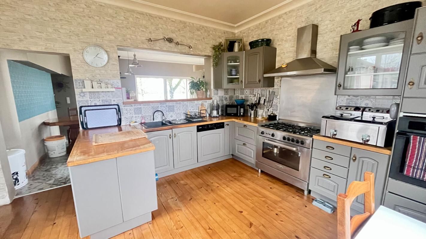 SAINT-BENOIT-DE-CARMAUX Ancienne ferme rénovée, Saint Benoit De Carmaux 6 pièce(s) 215 m2 3