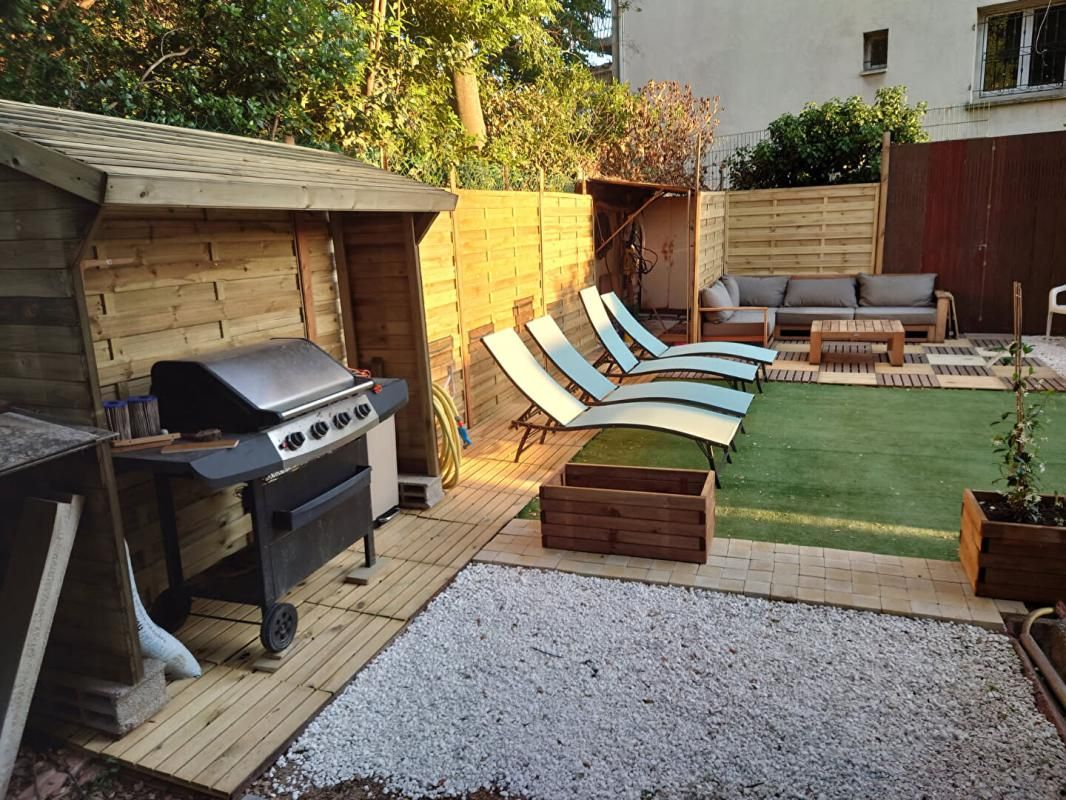 MARSEILLE-12E-ARRONDISSEMENT Maison de 289 m2 comprenant 3 appartements 2