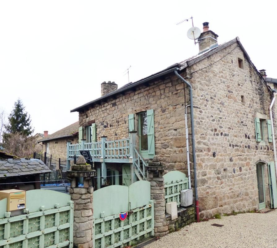 SAINT-JULIEN-CHAPTEUIL Jolie maison en pierre de 159 m² à Saint-Julien Chapteuil 2