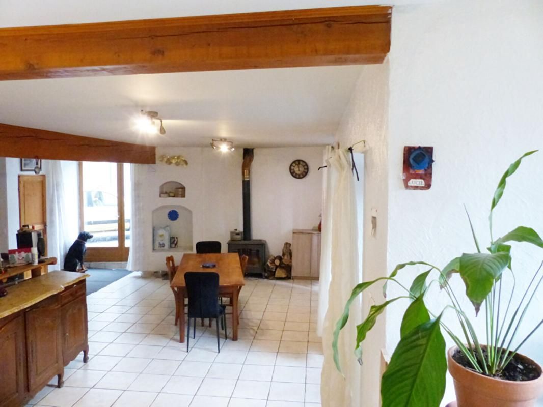 SAINT-JULIEN-CHAPTEUIL Jolie maison en pierre de 159 m² à Saint-Julien Chapteuil 3