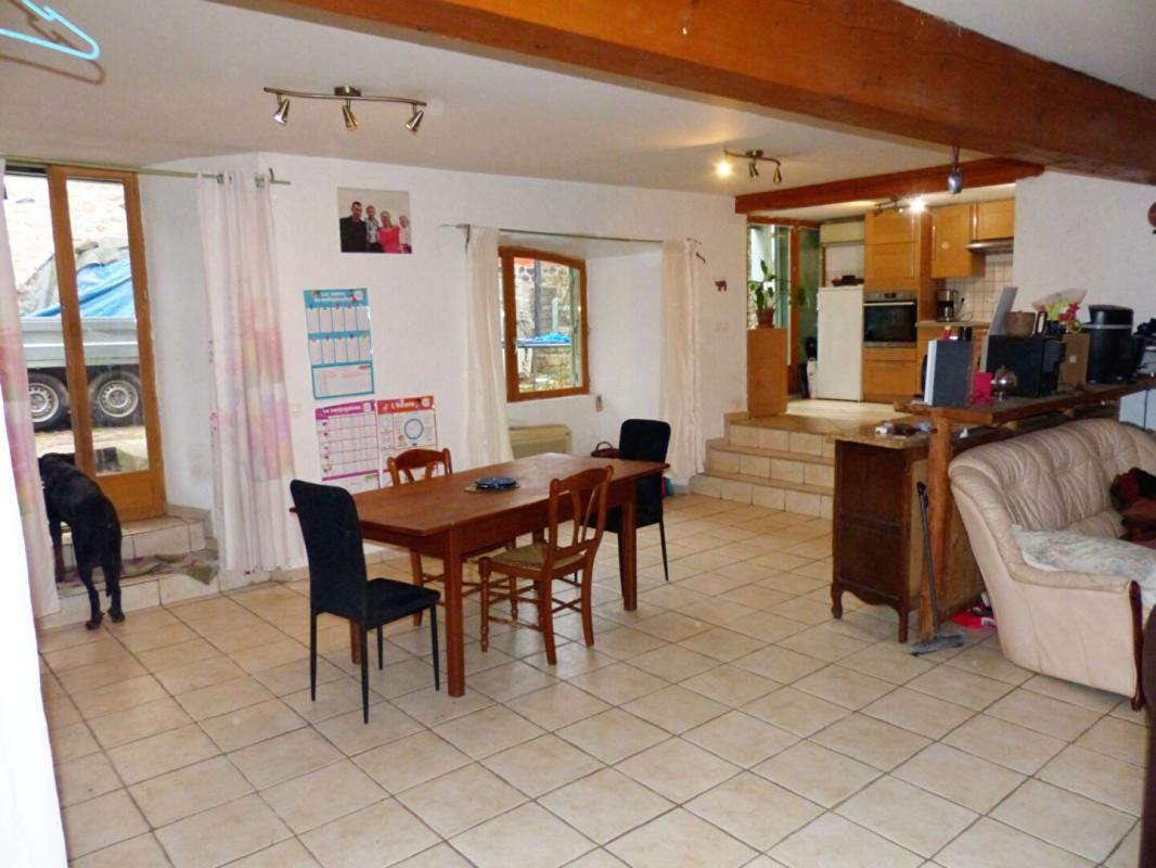 SAINT-JULIEN-CHAPTEUIL Jolie maison en pierre de 159 m² à Saint-Julien Chapteuil 4