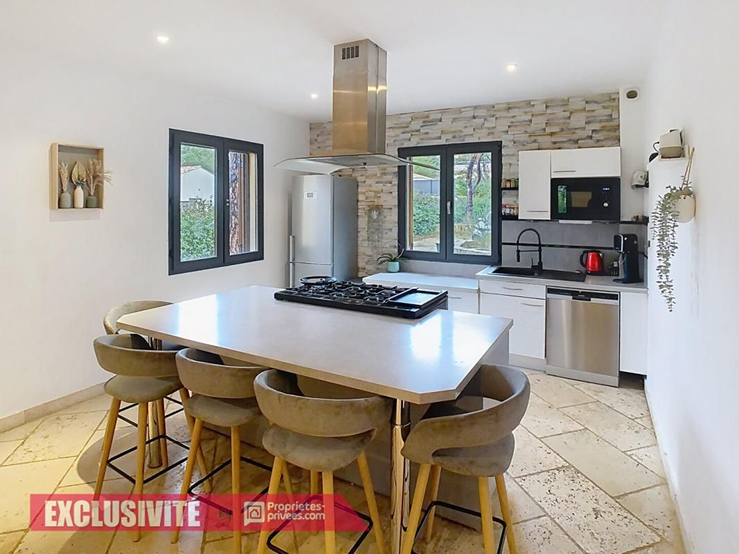 PLAN-D'AUPS-SAINTE-BAUME Maison Plan D Aups Sainte Baume 6 pièce(s) 200 m2 4