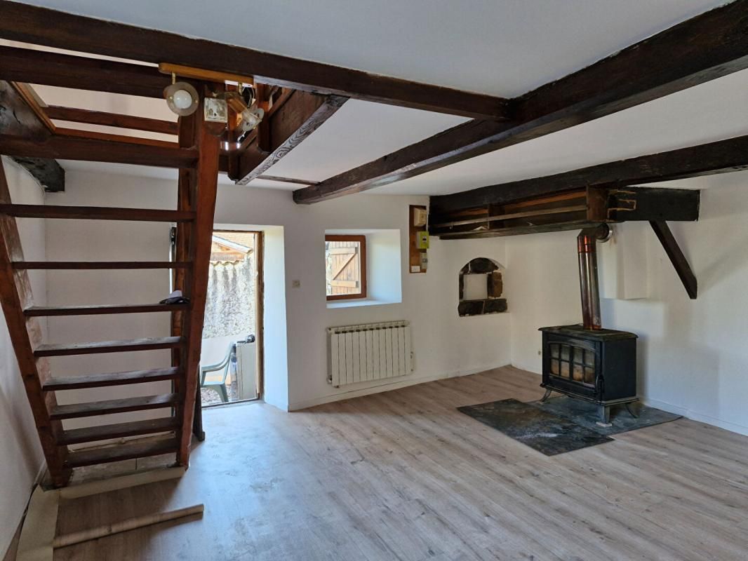 ST JUST EN CHEVALET - TENEMENT IMMOBILIER