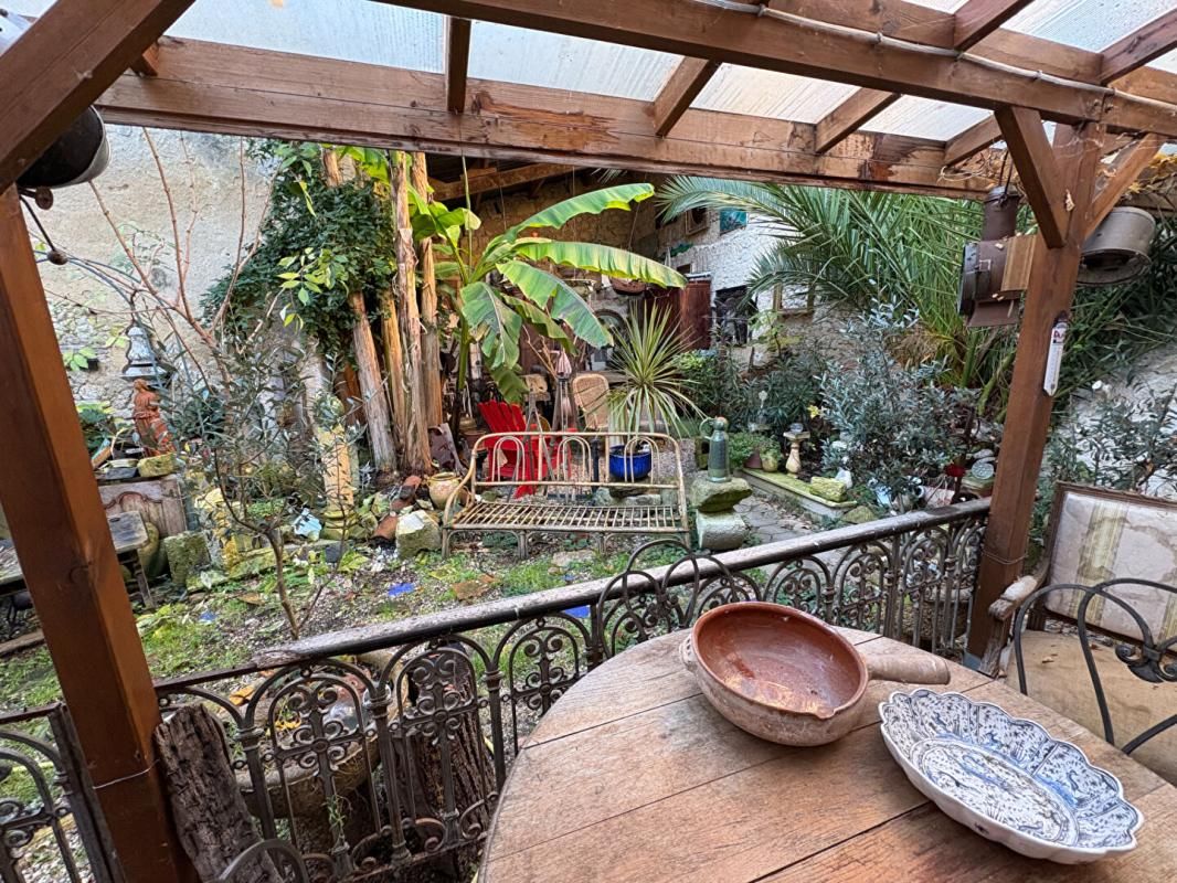 VILLEFRANCHE-DE-LONCHAT COUP DE COEUR : maison de bourg atypique. Gros potentiel & charme absolu 3