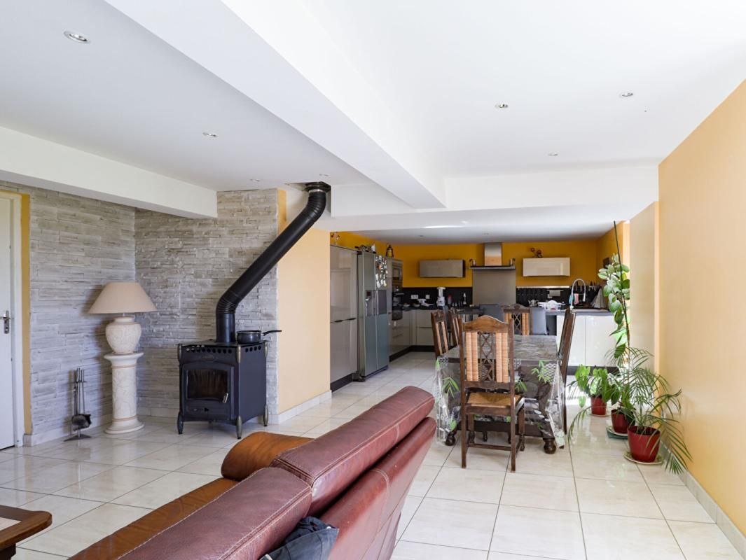 PUYLAURENS Propriété au calme, proche Puylaurens, avec grands volumes et potentiel 3