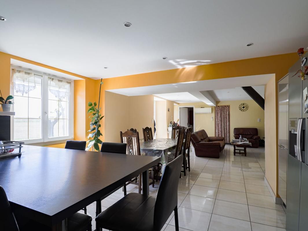 PUYLAURENS Propriété au calme, proche Puylaurens, avec grands volumes et potentiel 4