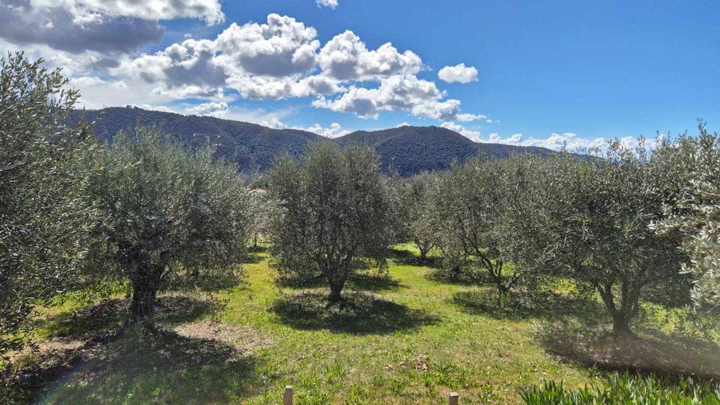 Terrain constructible - 892 m² à Saint-Pancrace, Oraison (04700)