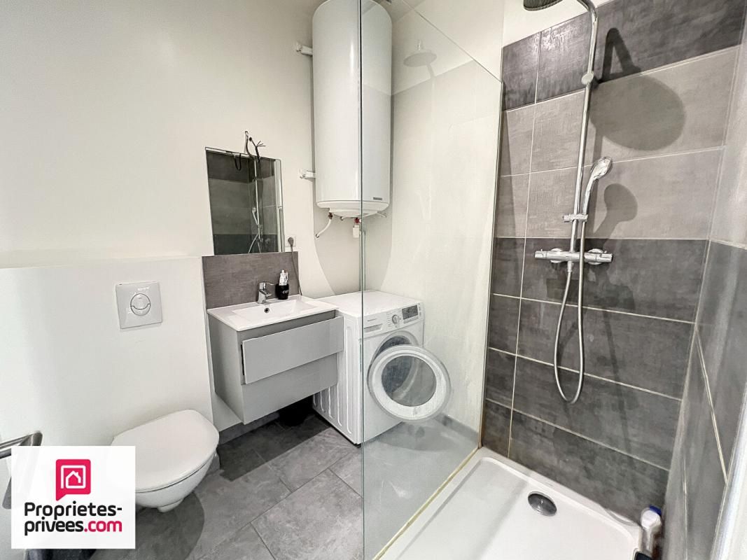 RIANS RIANS Appartement T2 loué refait à neuf Plein sud 2