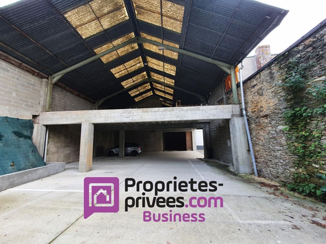 POUANCE OMBREE D ANJOU - MURS COMMERCIAUX LOUES 210 m² 2