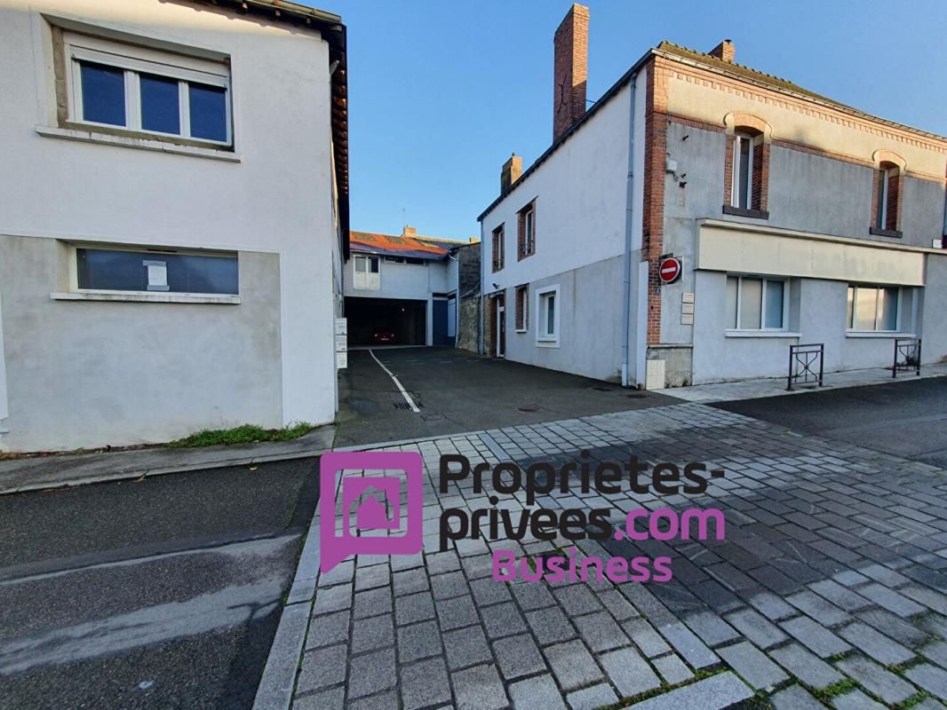 POUANCE OMBREE D ANJOU - MURS COMMERCIAUX LOUES 210 m² 3